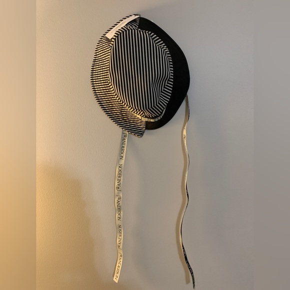 BNWT J.W.Anderson bucket hat - Picture 5 of 5